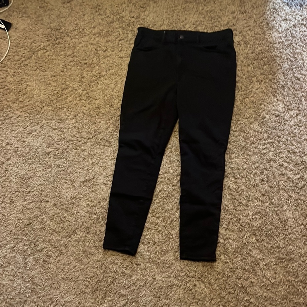Women’s American Eagle dark gray skinny jeans.